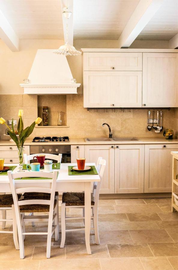 Villa Vittoria Чистернино Екстериор снимка